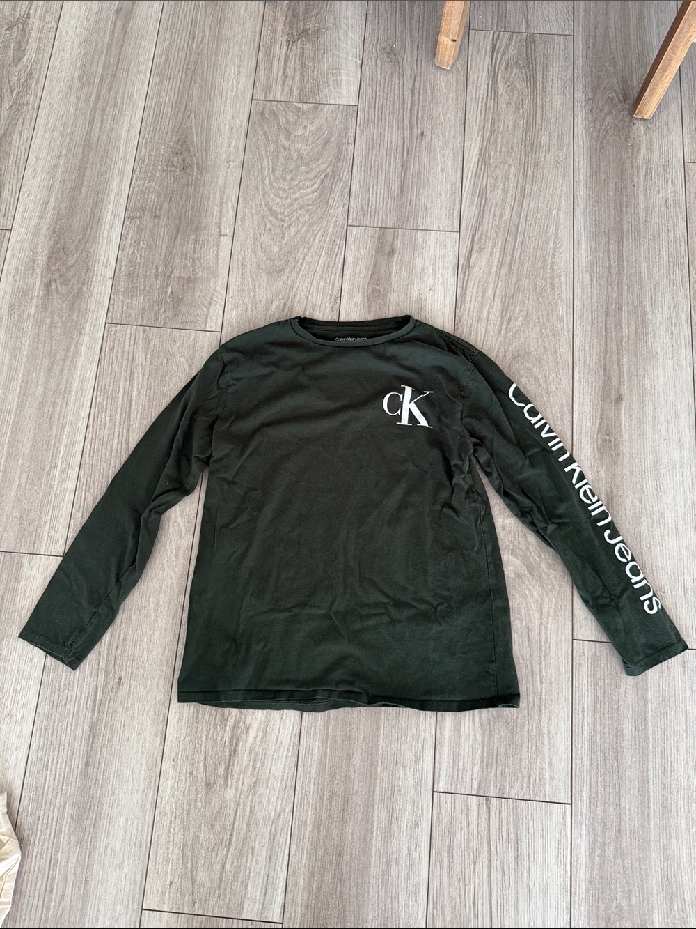 Calvin Klein boys Long Sleeve CK Logo Tee — Hunter green large 14/16